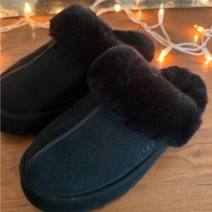 UGG Women's Black Plush Slippers NEVER WORN